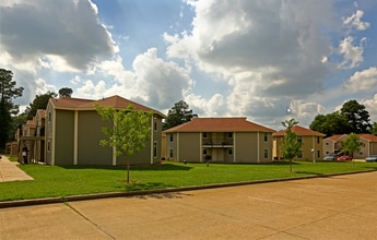 Aspen Villa in Wake Village, TX - Foto de edificio - Building Photo