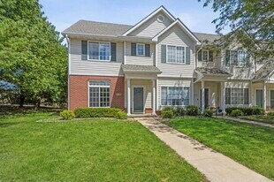 2132 Ridgeview Cir in Clive, IA - Building Photo