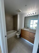 1524 NE Miami Pl, Unit B1 in Miami, FL - Building Photo - Building Photo