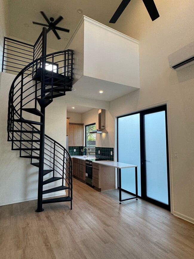 3010 N Main St, Unit 10