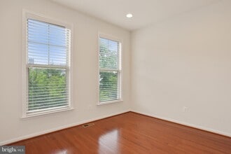 42714 Ogilvie Sq in Broadlands, VA - Building Photo - Building Photo