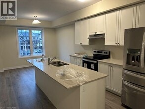 185 Bedrock Dr in Hamilton, ON - Building Photo - Building Photo