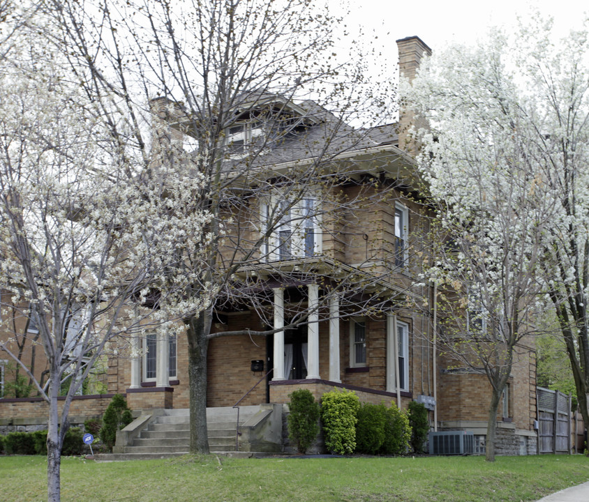 329 Hearne Ave in Cincinnati, OH - Building Photo