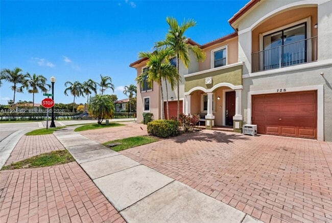 728 NE 34th Ave in Homestead, FL - Building Photo - Building Photo