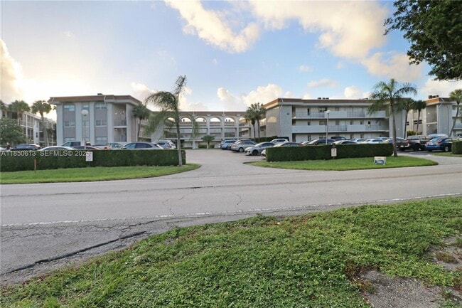 5601 NW 2nd Ave in Boca Raton, FL - Building Photo - Building Photo