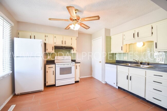 3425 Merle Hay Rd in Des Moines, IA - Building Photo - Building Photo