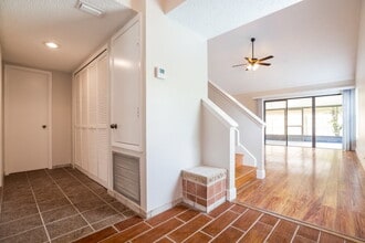 402 E Springtree Way in Lake Mary, FL - Foto de edificio - Building Photo