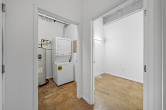 Teweles Seed Tower Apartments in Milwaukee, WI - Foto de edificio - Building Photo