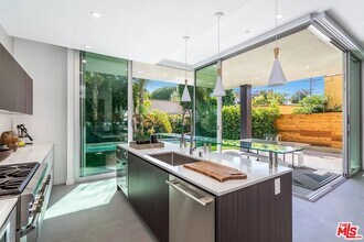 8932 Dorrington Ave in West Hollywood, CA - Building Photo - Building Photo