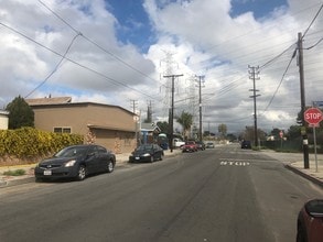 6041 Cleon Ave in North Hollywood, CA - Foto de edificio - Other