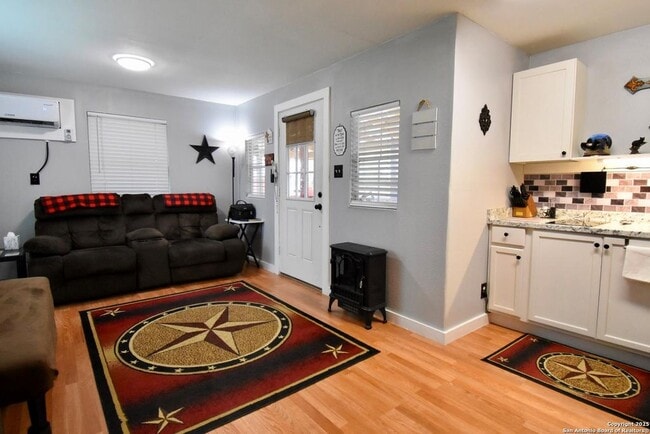 1224 Campfire in Spring Branch, TX - Foto de edificio - Building Photo