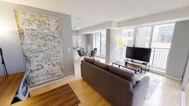 1104-140 Simcoe St in Toronto, ON - Building Photo - Building Photo