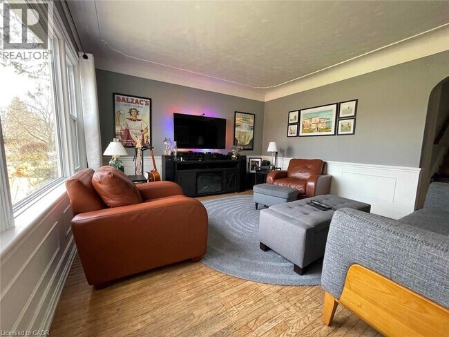 106 Main St S in Hamilton, ON - Building Photo - Building Photo