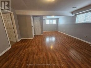 8 Heritage Ct in Barrie, ON - Building Photo - Building Photo