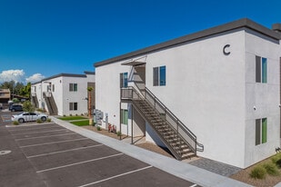 The Flats at 45th Ave in Glendale, AZ - Building Photo