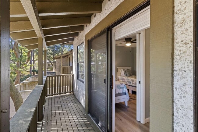 400 William Hilton Pkwy in Hilton Head Island, SC - Building Photo - Building Photo