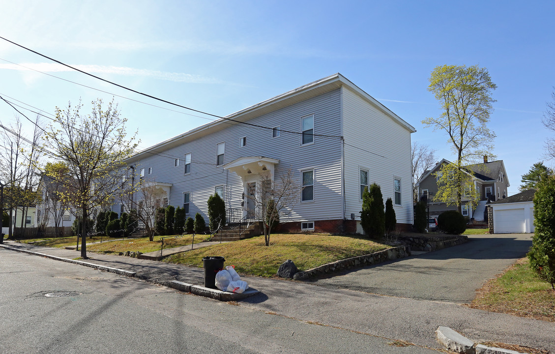 23 Brown St in Waltham, MA - Foto de edificio