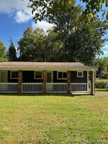 2144 Waterbury Rd in Cheshire, CT - Building Photo