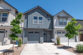 1134 NW Upas Pl in Redmond, OR - Building Photo - Building Photo