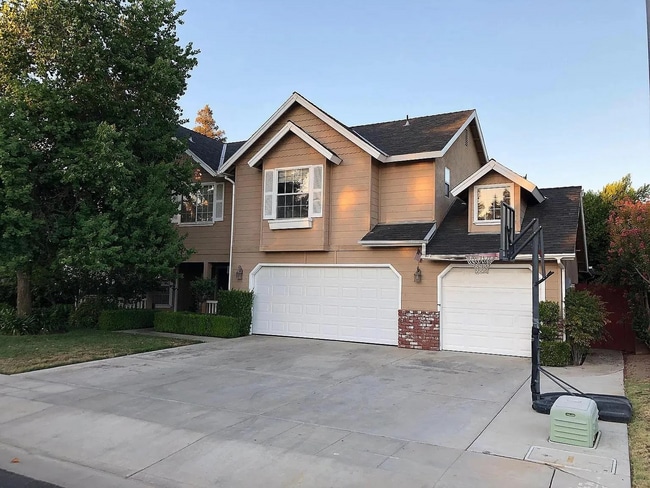 703 N Elm Ave in Clovis, CA - Building Photo - Building Photo