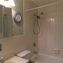 7843 Glenwood Dr N in Liverpool, NY - Building Photo - Building Photo