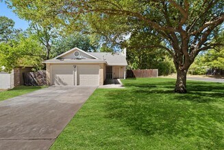 12326 Tomanet Trail in Austin, TX - Building Photo - Building Photo