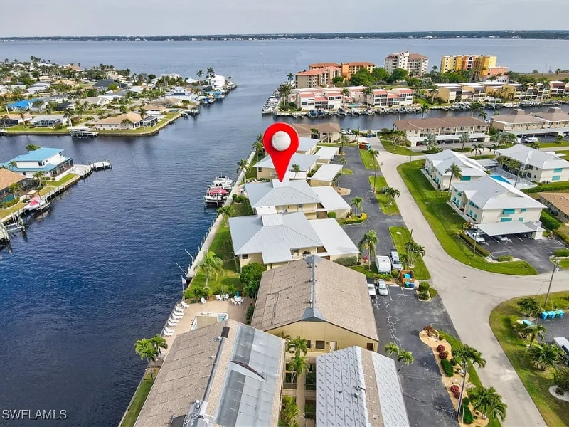 1915 SE 40th Terrace in Cape Coral, FL - Building Photo