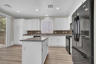 3040 Carbondale St in Las Vegas, NV - Building Photo - Building Photo
