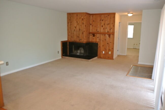 121 Brookberry Cir in Chapel Hill, NC - Building Photo - Building Photo