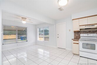 5843 Tyler St-Unit -1 in Hollywood, FL - Building Photo - Building Photo