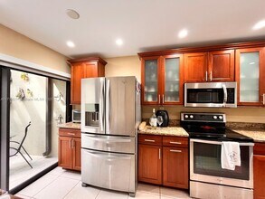 9974 Costa Del Sol Blvd in Doral, FL - Building Photo - Building Photo