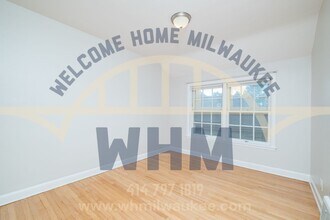 3254 S Kinnickinnic Ave in Milwaukee, WI - Building Photo - Building Photo