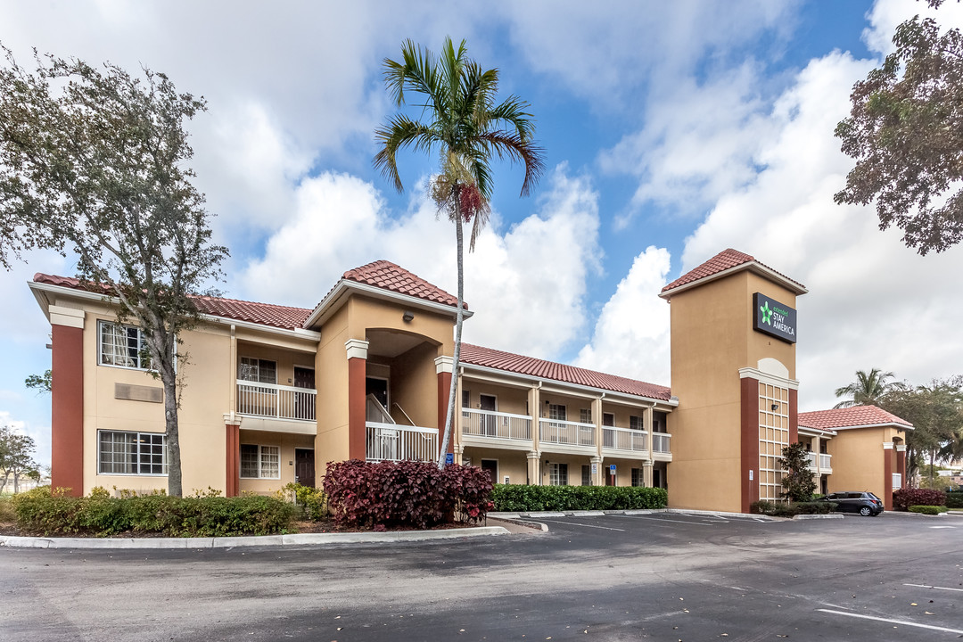 Extended Stay America in Miami, FL - Building Photo