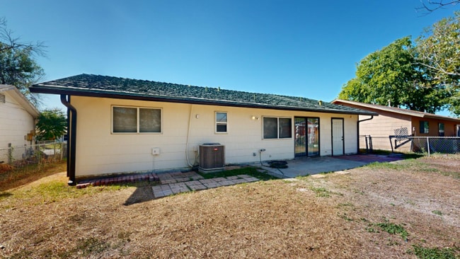 7323 Glen Arbor Dr in San Antonio, TX - Foto de edificio - Building Photo