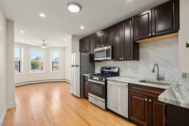 45 Thorndike St in Boston, MA - Building Photo - Building Photo