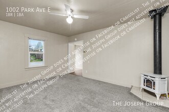 1002 Park Ave E in Port Orchard, WA - Building Photo - Building Photo