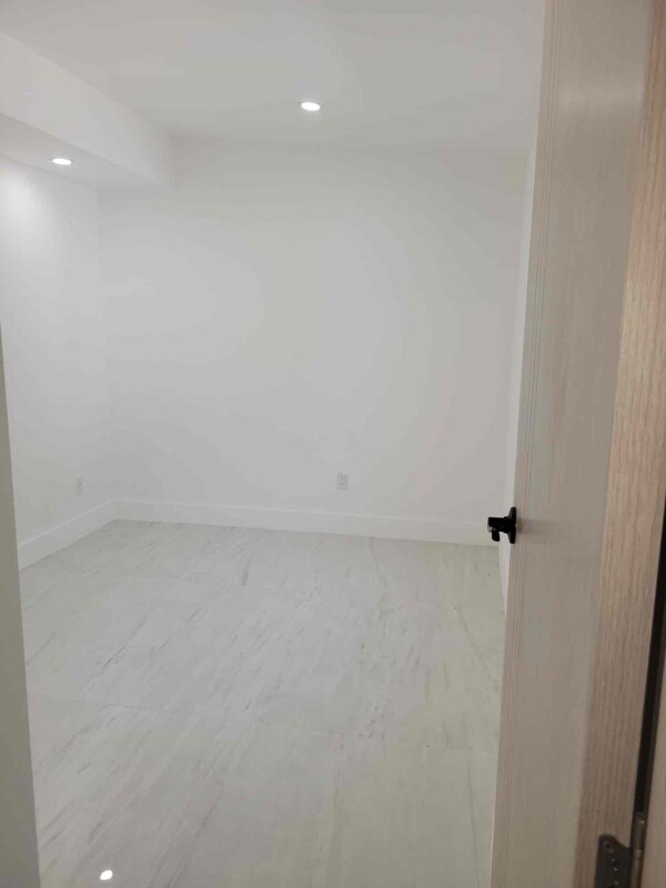 2174 NE 170th St in North Miami Beach, FL - Building Photo - Building Photo