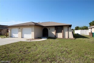 3808 SE 11th Ave in Cape Coral, FL - Building Photo