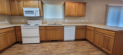 3285 E Eleven Mile Rd in Warren, MI - Building Photo - Building Photo