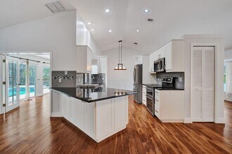 1283 Barnstaple Cir in Wellington, FL - Building Photo - Building Photo