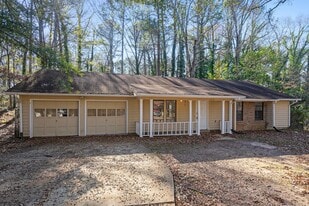 5931 Bobbin Ct in Lithonia, GA - Building Photo