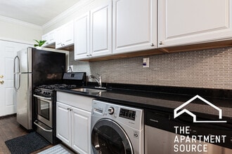 732 W Roscoe St, Unit 1N in Chicago, IL - Foto de edificio - Building Photo