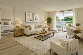 484 NW 165th St in Miami, FL - Building Photo - Building Photo