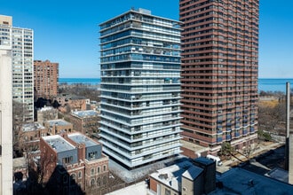 320 W Oakdale Ave in Chicago, IL - Building Photo - Building Photo