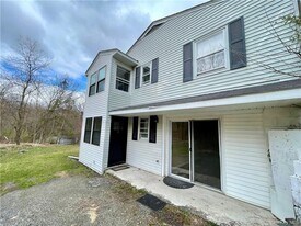 5 Frances Dr in Hopewell Junction, NY - Building Photo