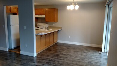 104 Rice Ln in Amity, OR - Building Photo - Building Photo