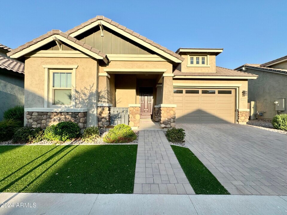 2575 S Quaintance St in Gilbert, AZ - Building Photo