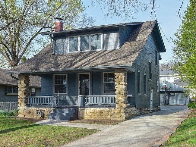 property at 7422 Jefferson St