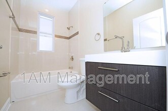 3242 N Ridgeway Ave in Chicago, IL - Building Photo - Building Photo