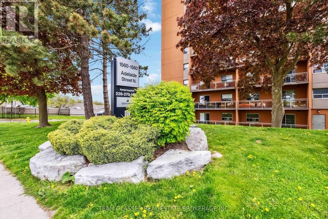 1570-1570 Adelaide St N in London, ON - Building Photo